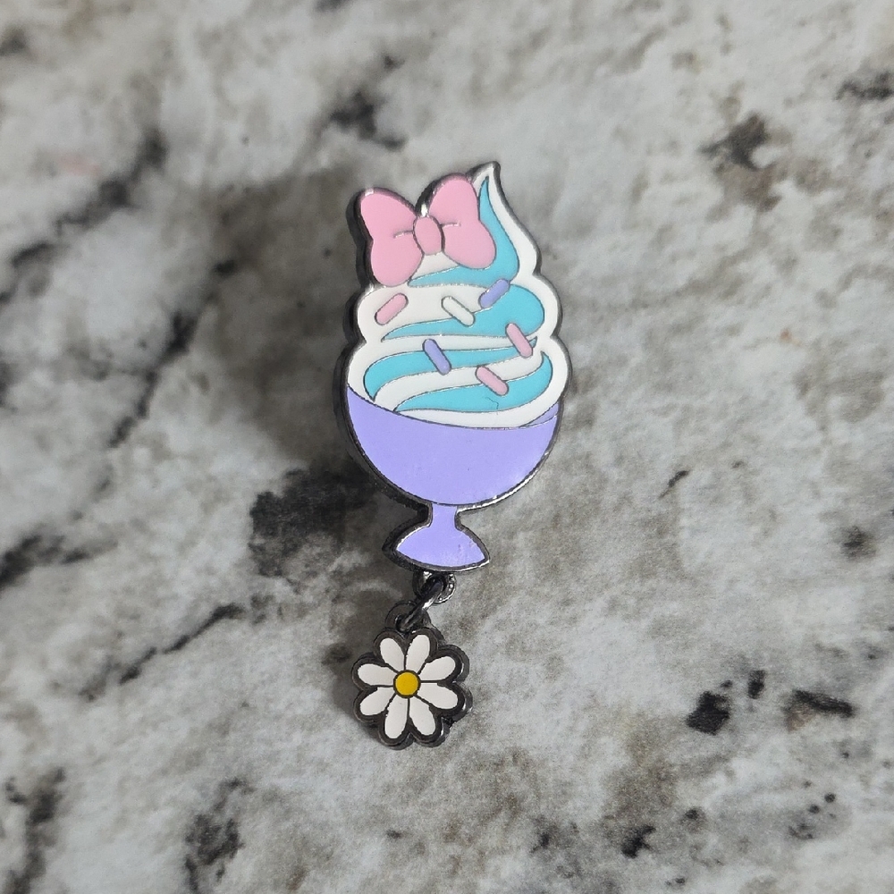Daisy Duck Icecream Loungefly Pin